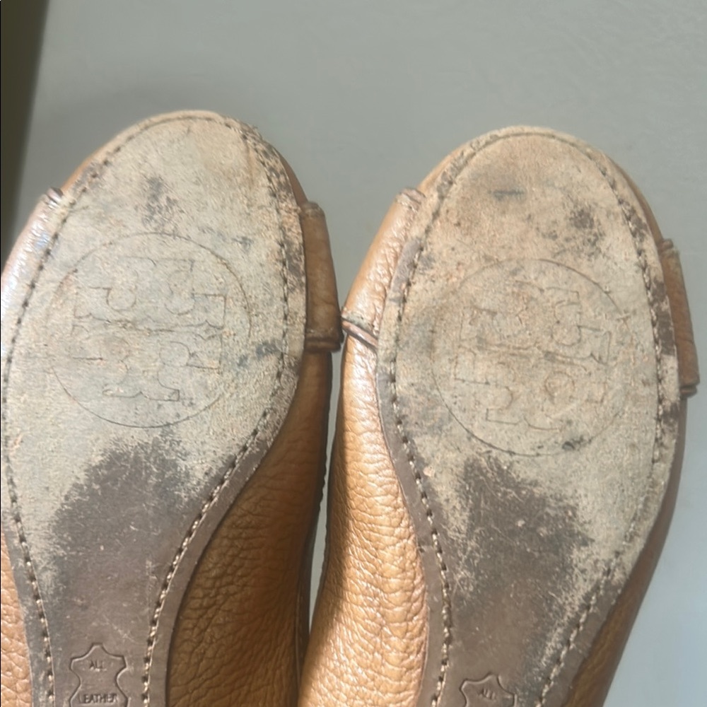 Tory Burch Tan Flats with Gold Embellishment - Picture 4 of 10